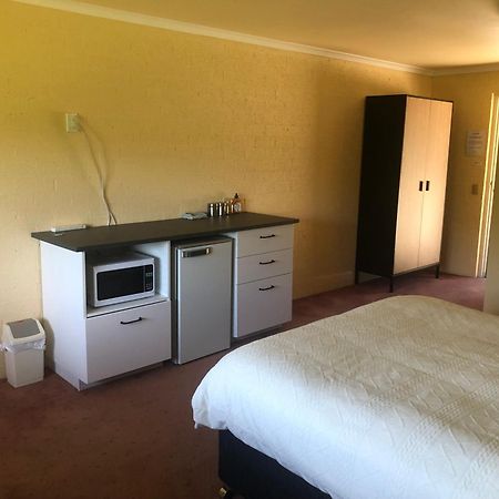 Colonial Inn Guest Rooms Yackandandah ภายนอก รูปภาพ