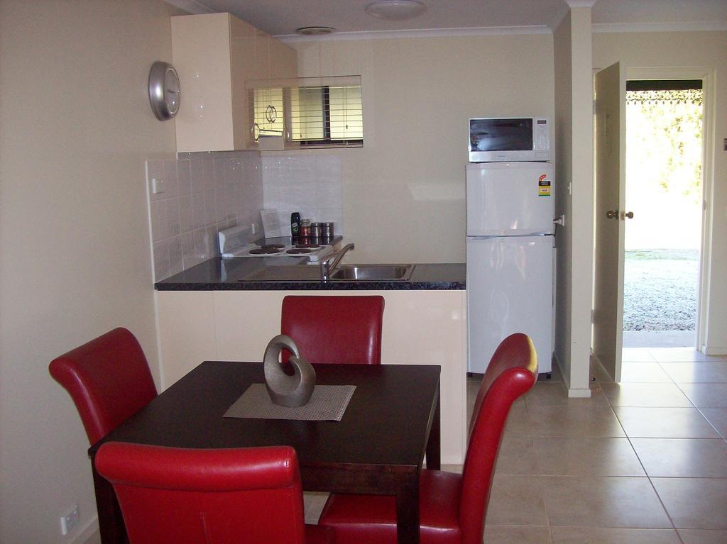 Colonial Inn Guest Rooms Yackandandah ภายนอก รูปภาพ