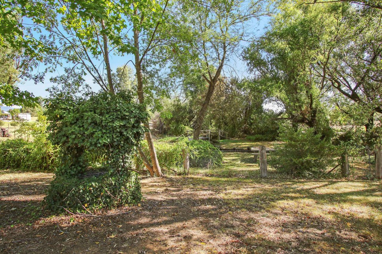 Colonial Inn Guest Rooms Yackandandah ภายนอก รูปภาพ